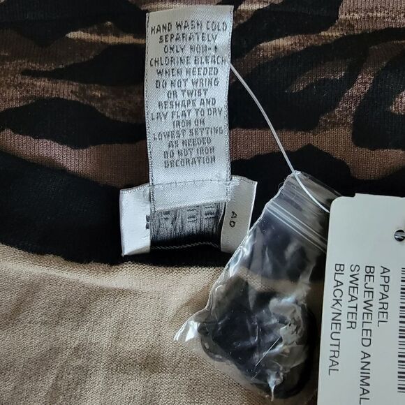 Chico's Bejeweled Animal Snap Front Cardigan. NWT. Size 1. - Picture 8 of 8